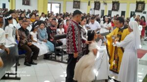 110 Anak Terima Komuni Pertama di Paroki St. Yoseph Naikoten Kupang
